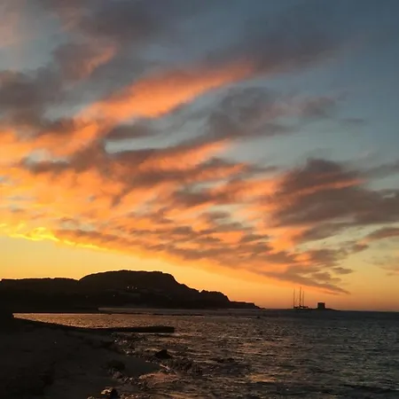 Πανσιόν Curiazzi Viale La Pelosa 16 3*